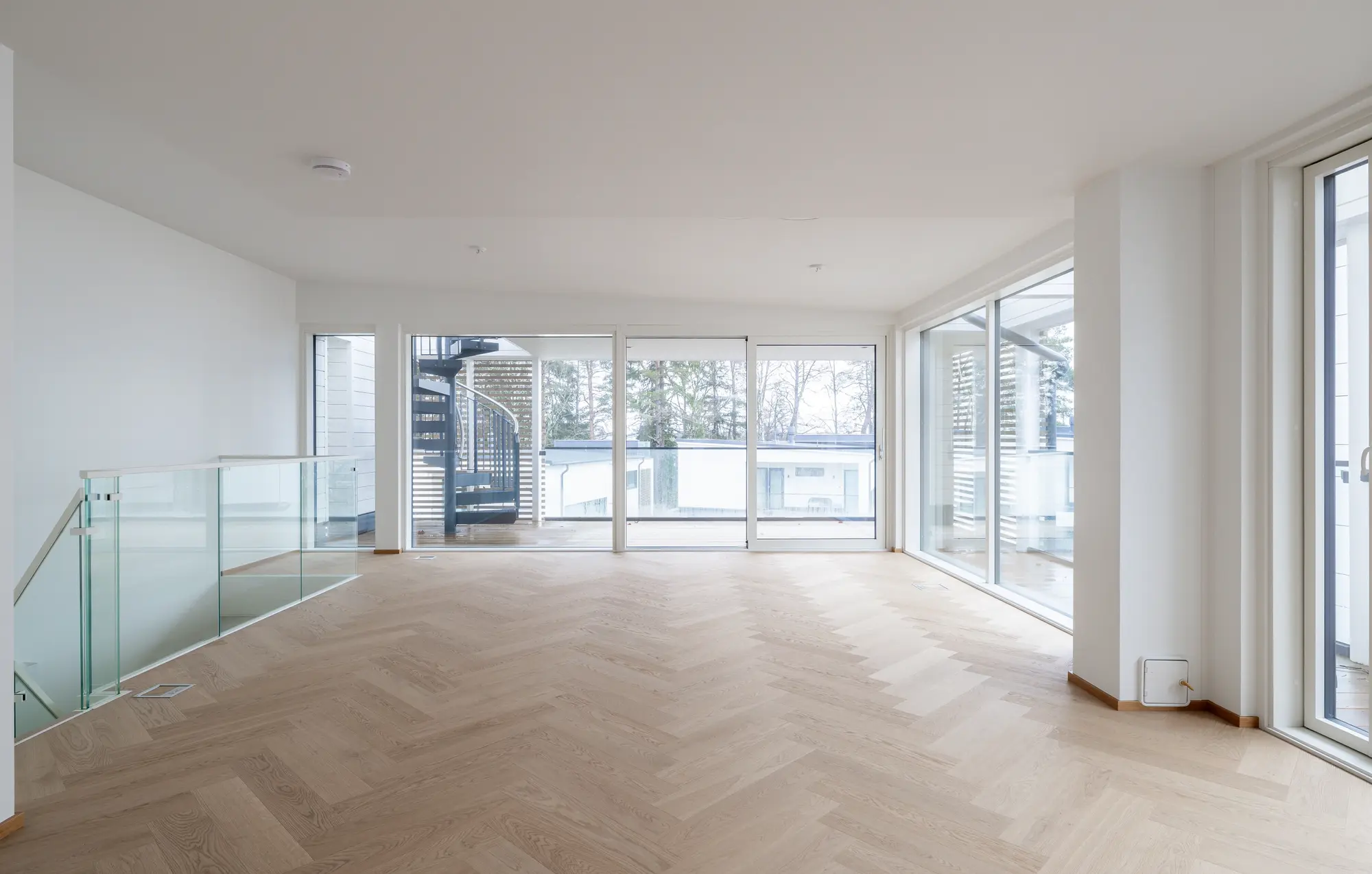 Tyhjä huone ennen kalustusta